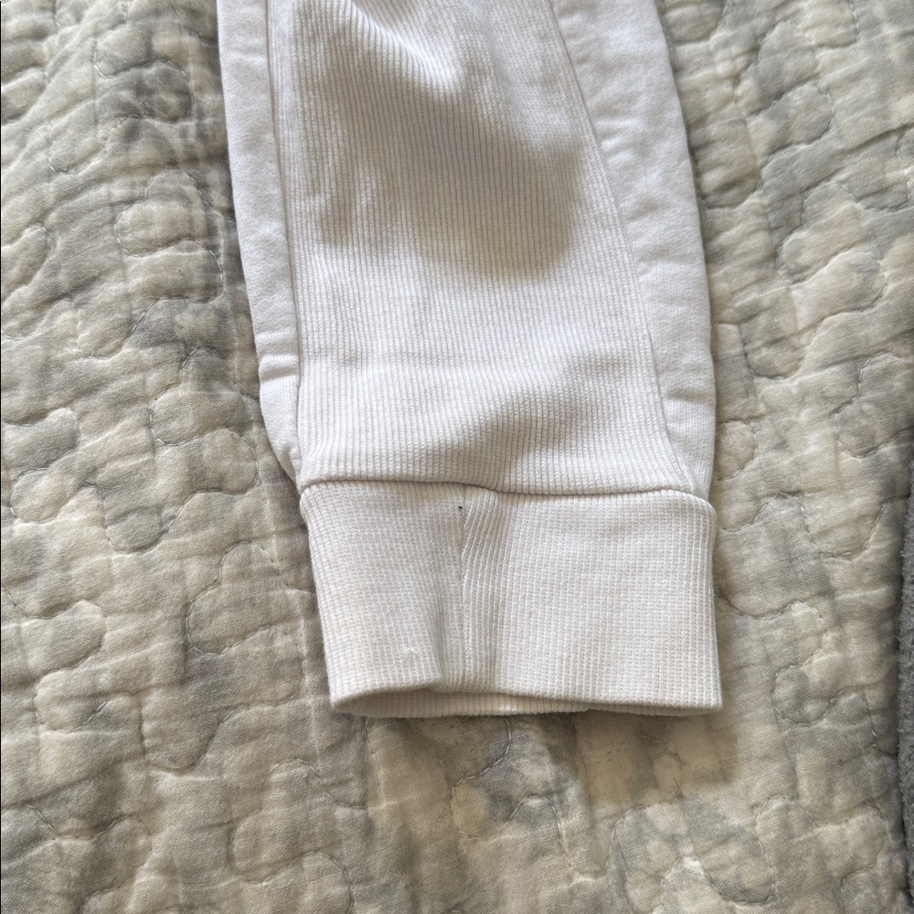Gymshark White Cropped Sweatshirt - Picture 3 of 4